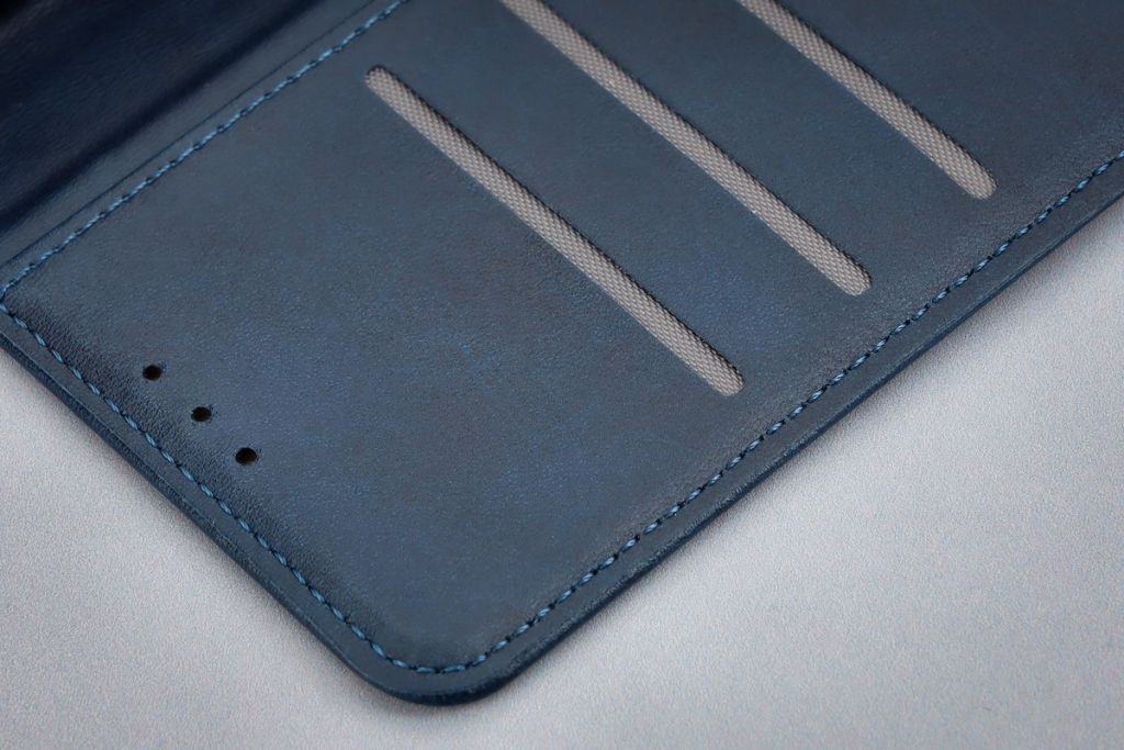 Close-up of credit card slots in Bison Case Pocket