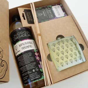 Aromika Namų kvapų rinkinys Aromika Juodoji orchidėja: namų kvapai su lazdelėmis 100 ml + namų kvapų papildymas 500 ml + sausas kvapas 11 g
