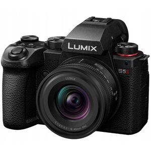 Panasonic Lumix DC-S5 II + 18-40mm