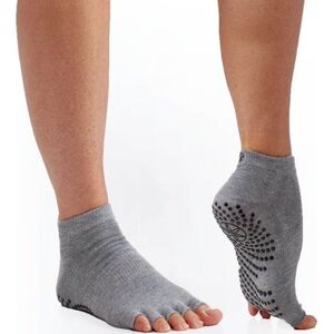 Gaiam GAIAM SKARPETKI ANTYPOŚLIZGOWE DO JOGI SZARE BEZ PALCÓW DWUPAK 63708