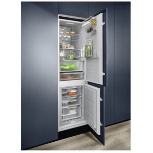 178 cm. įmontuojamas šaldytuvas su šaldikliu Electrolux ENV9MC18S