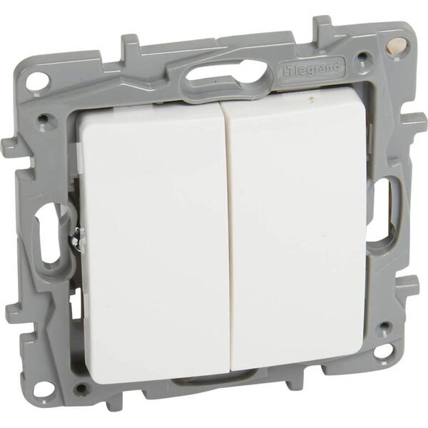 Legrand Łącznik świecznikowy Niole 10AX IP20 biały (764505) 3334773 3414970682093