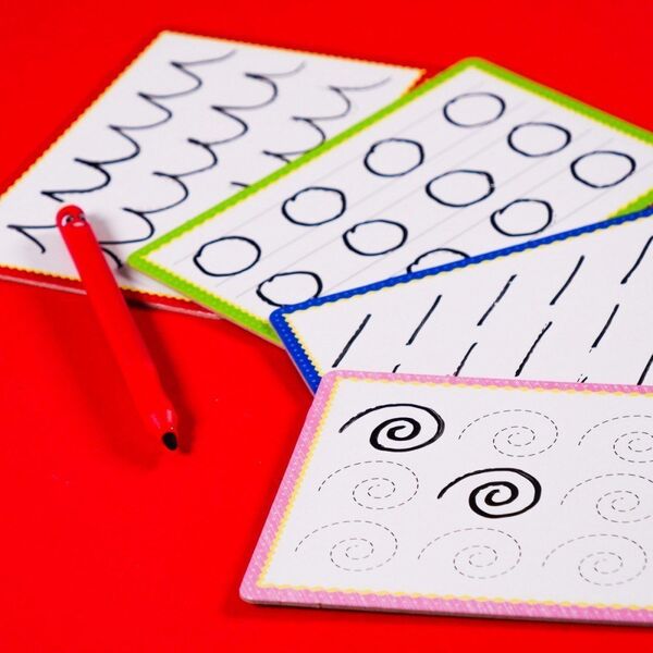 Lisciani Zestaw Montessori Długopis z 32 tabliczkami 12994514 8008324101313