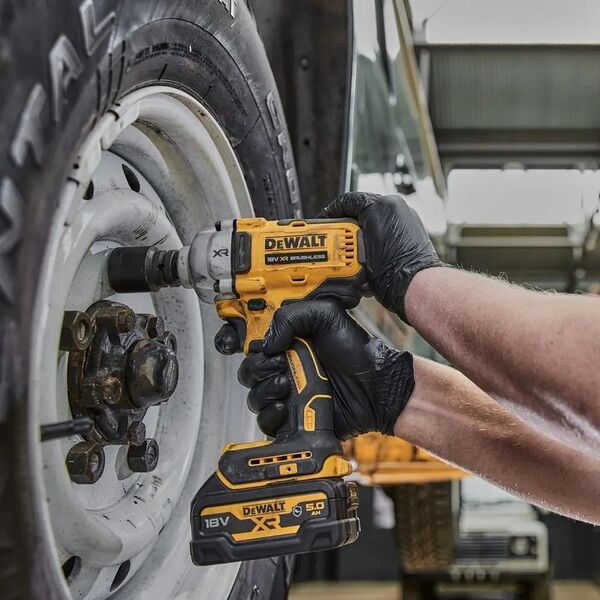 Dewalt DEWALT KLUCZ UDAROWY 1/2" 18V 812Nm 2x5,0Ah 4-BIEGI PIERŚCIEŃ ZABEZPIECZAJĄCY DCF891P2G 13476686 5035048743584