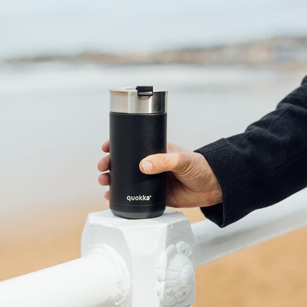 Quokka Quokka Boost Coffee Tumbler - Kubek termiczny ze stali nierdzewnej z zaparzaczem 400 ml (Carbon Black) 14127945 8412497400775