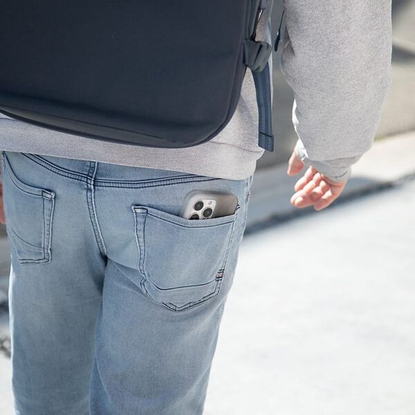 Incase Incase Halo Case MagSafe - Etui iPhone 16 (Oil Slick Smoke) 14157170 650450270623
