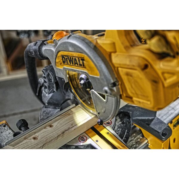 Ukośnica Dewalt DCS777T2 54 V 216 mm