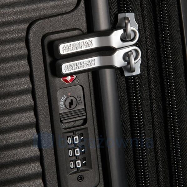 American Tourister Walizka średnia Soundbox czarna 88474