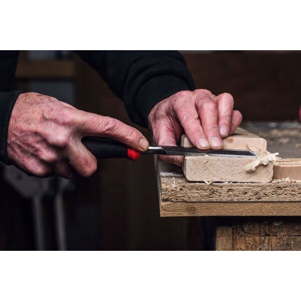 Sourcing MILWAUKEE WOOD CHISEL 25mm WITH CHAMFERED EDGE