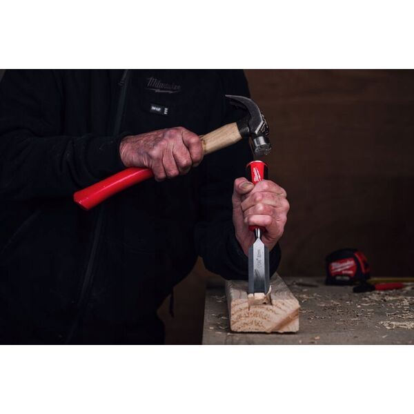 Sourcing MILWAUKEE WOOD CHISEL 32mm WITH CHAMFERED EDGE