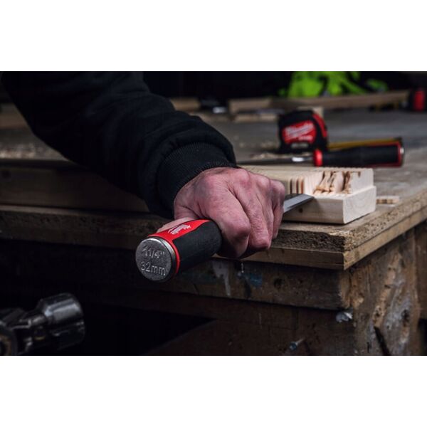 Sourcing MILWAUKEE WOOD CHISEL 32mm WITH CHAMFERED EDGE