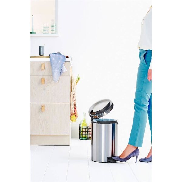 Kosz na śmieci Brabantia New Icon na pedał srebrny (11 20 41)
