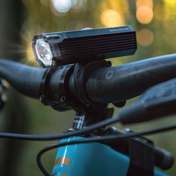 Blackburn Zestaw lampki BLACKBURN DAYBLAZER przód 1000 lumenów, tył 65 lumenów (NEW)