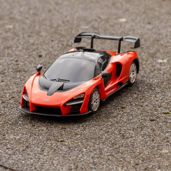 Rastar R/C samochód McLaren Senna (1:18)