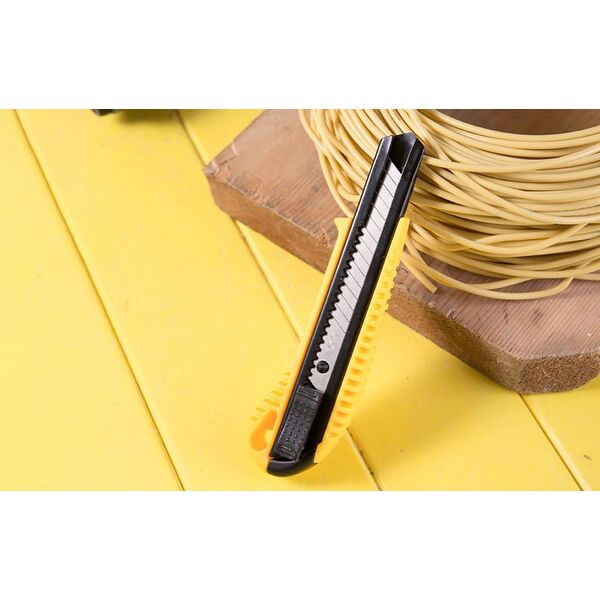 Deli Nożyk z łamanym ostrzem Deli Tools EDL003, SK5, 18mm (żółty)