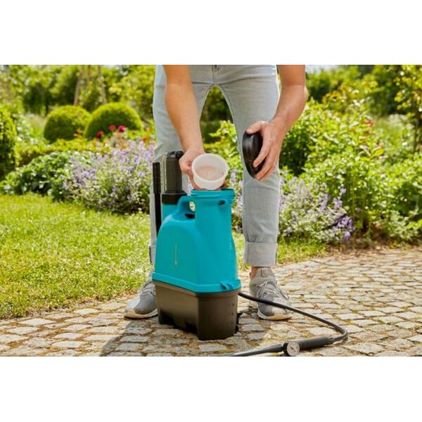 Gardena Opryskiwacz plecakowy 12 litrów niebieski / czarny