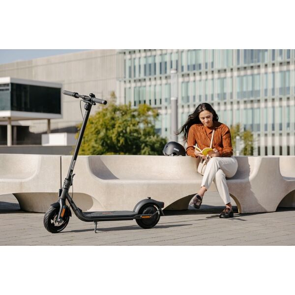 Hulajnoga Segway Ninebot by Segway Kickscooter F2 E, Juodas