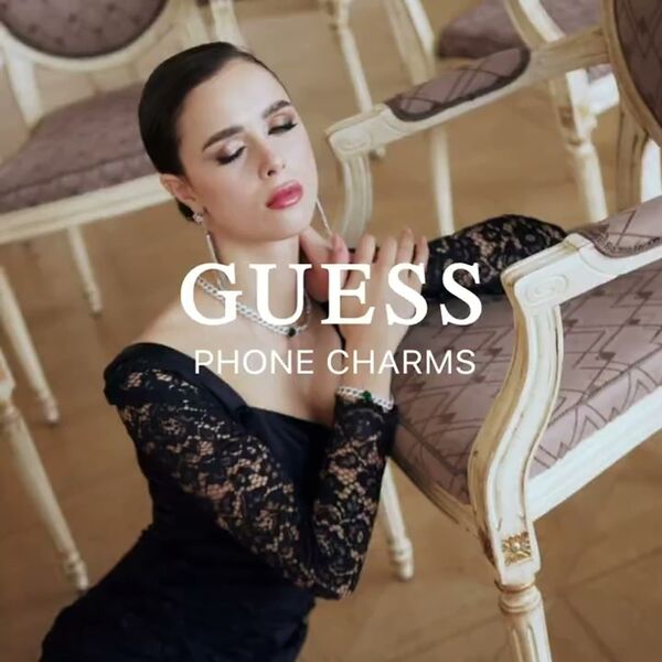Guess Guess zawieszka GUCPM4GID Phone Strap 4G Glitter Charm