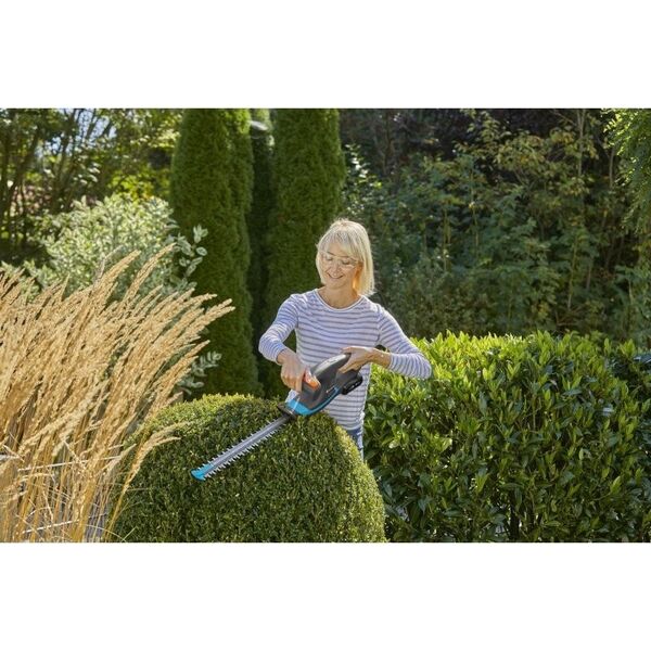 Gardena GARDENA Cordless Hedge Trimmer EasyCut 40/18V P4A Ready-To-Use Set, 18V (dark grey/turquoise, Li-Ion battery 2.0Ah, POWER FOR ALL ALLIANCE)
