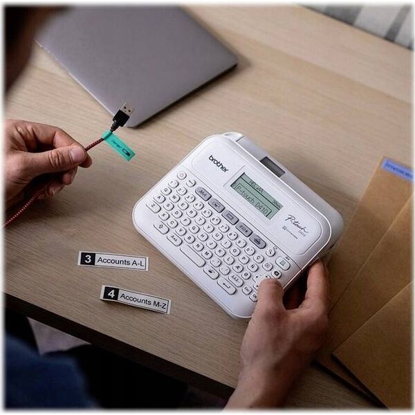 Drukarka etykiet Brother Brother P-Touch PT-D410 - Beschriftungsgerat - s/w - Thermotransfer - 18 mm Breite - 180 dpi - bis zu 20 mm/Sek. - USB - Cutter - 5-zeiliger Druck, Druckvorschau, Spiegelschrift, Vertikaler Druck - Grau, weiss