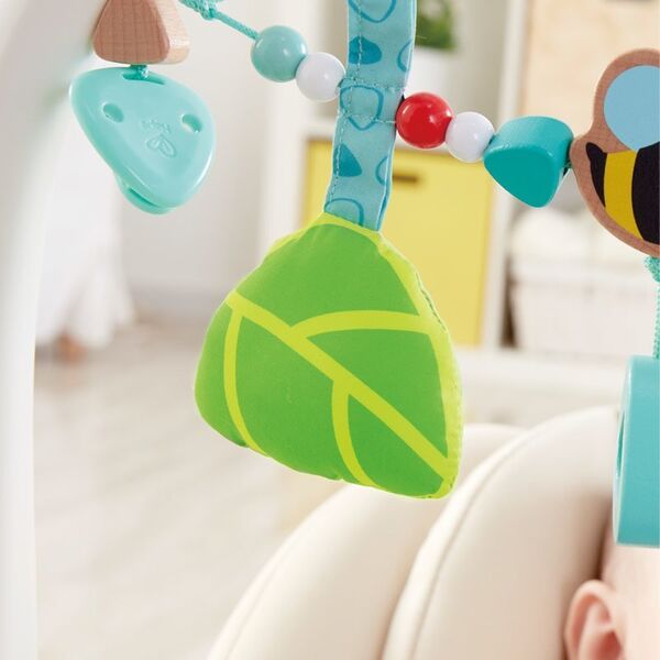 Hape HAPE pakabinamas vežimėlio žaislas Kamanė, E0021A