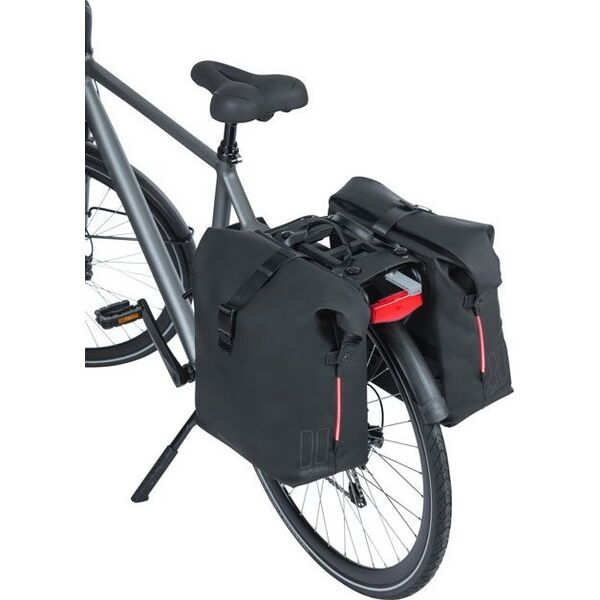 Basil Sakwa podwójna BASIL SOHO DOUBLE PANNIER BAG NORDLICHT MIK, MIK System (ready to go) 41L 100% wodoodporna night black oświetlenie Nordlicht Technology