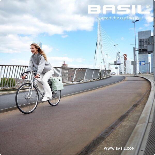 Basil Sakwa podwójna BASIL SOHO DOUBLE PANNIER BAG NORDLICHT MIK, MIK System (ready to go) 41L 100% wodoodporna night black oświetlenie Nordlicht Technology