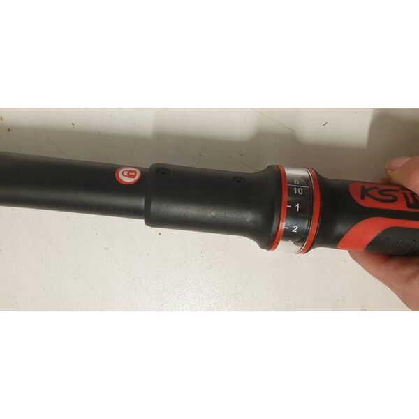 Sourcing 11-piece torque wrench and socket set KS TOOLS 20-200Nm 1/2&quot|