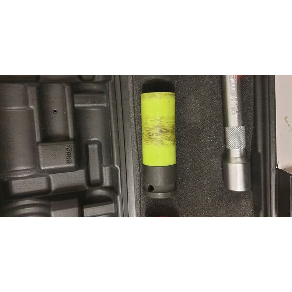 Sourcing 11-piece torque wrench and socket set KS TOOLS 20-200Nm 1/2&quot|