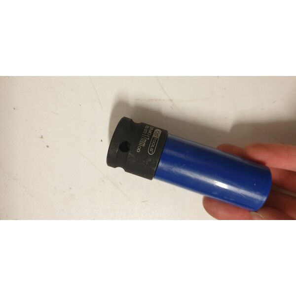 Sourcing 11-piece torque wrench and socket set KS TOOLS 20-200Nm 1/2&quot|
