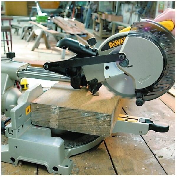 Pilarka tarczowa Dewalt DEWALT.SAW UK.216mm/1600W DW712N