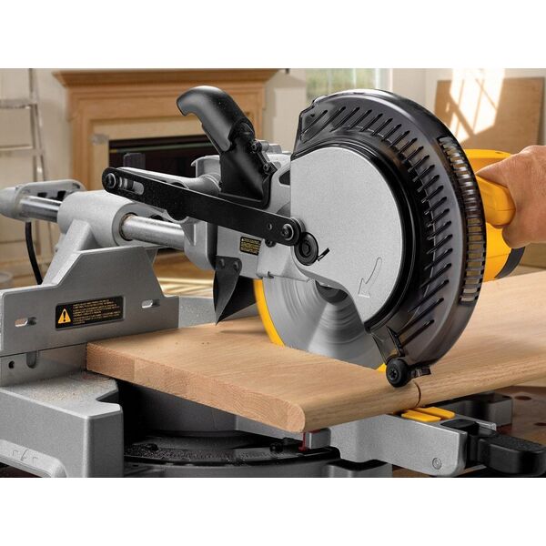 Pilarka tarczowa Dewalt DEWALT.SAW UK.216mm/1600W DW712N