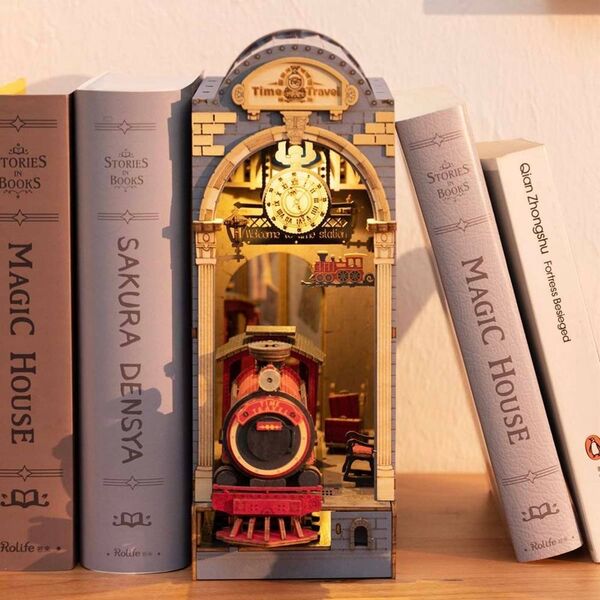 Robotime ROBOTIME Składany Drewniany Model 3D LED - Book Nook Podróż w czasie