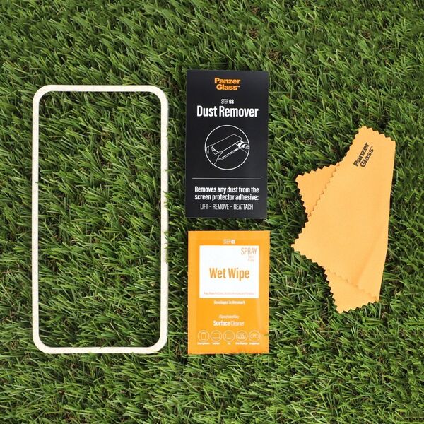 PanzerGlass PanzerGlass Ceramic Protection iPhone 15 Plus 6.7" Ultra-Wide-Fit Screen Protection Easy Aligner Included 2839