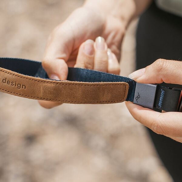Torba Peak Design Pasek Na Nadgarstek Peak Design Cuff Midnight Niebieski v3