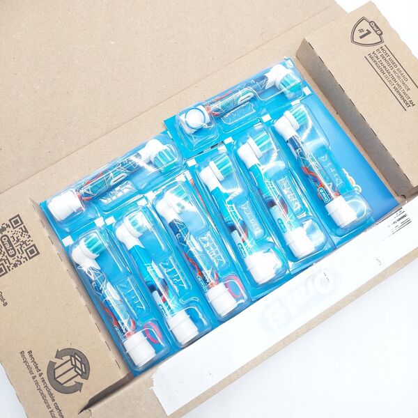 Końcówka Braun Braun Oral-B Kids Spiderman 8-piece brush attachment (white, frustration-free packaging)