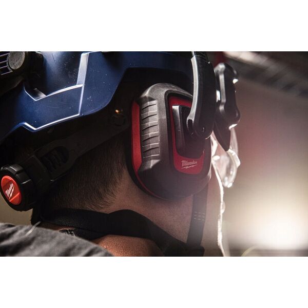 Sourcing MILWAUKEE SAFETY HELMET BLUE UNVENTILATED BOLT 200 - 1 PC.