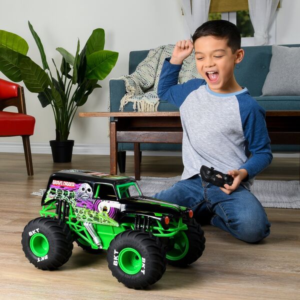 Spin Master MONSTER JAM 1:15 RC monster truck Grave Digger, 6068258