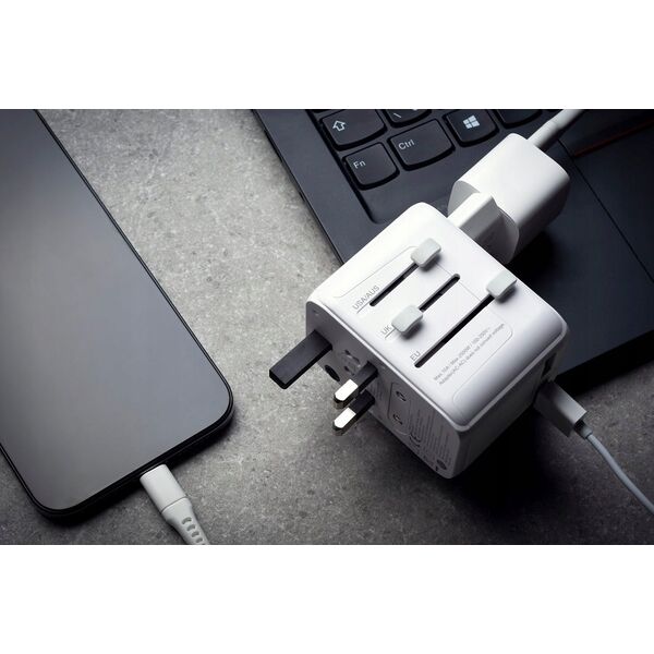 Fixed Fixed | Voyager World Adapter | FIXCT30-1C2A-WH | USB-A/USB-C | Travel Adapter