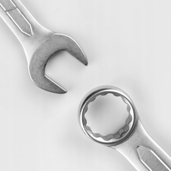 JCB Klucz płasko-oczkowy 23mm