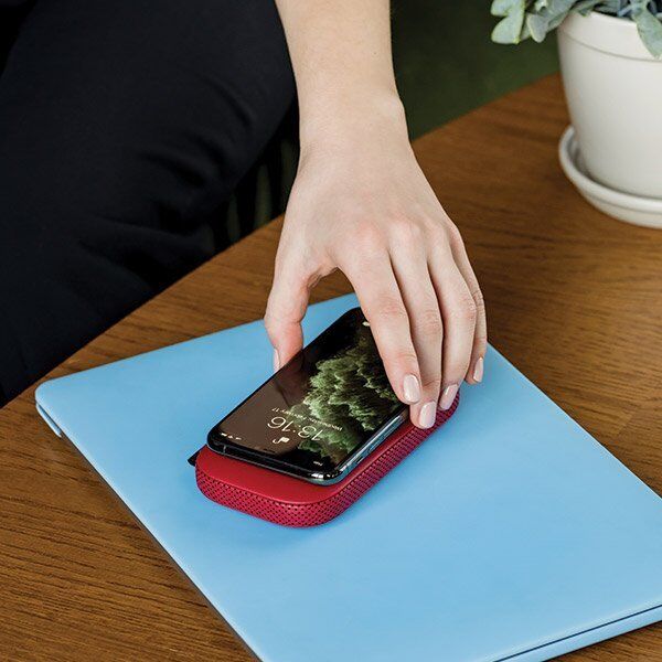 Lexon Lexon Powersound Inductive Powerbank 5000 mAh with Bluetooth speaker red LA128R