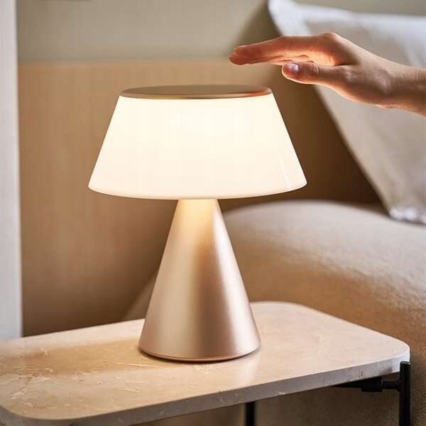 Lampa stołowa Lexon Lexon Luma XL LED lamp gold/gold LH98MD