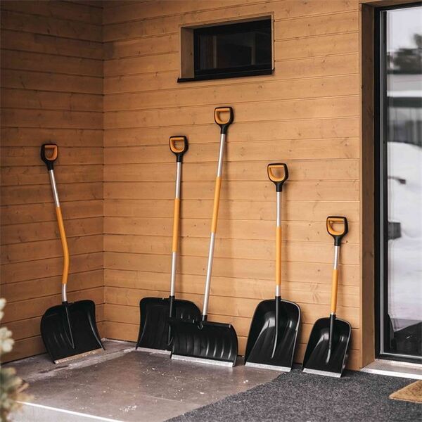 Fiskars Łopata do śniegu X-SERIES