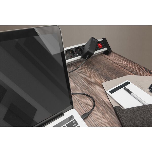 Ładowarka Digitus Ładowarka sieciowa zasilacz 1x USB-C PD 3.0 max. 100W GaN zintegrowany kabel 1,2m Czarna
