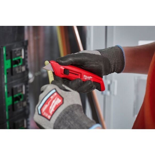 Milwaukee MILWAUKEE HEAVY DUTY KNIFE WITH RUBBER INSERT