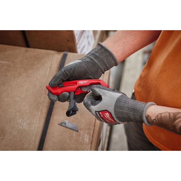Milwaukee MILWAUKEE HEAVY DUTY KNIFE WITH RUBBER INSERT