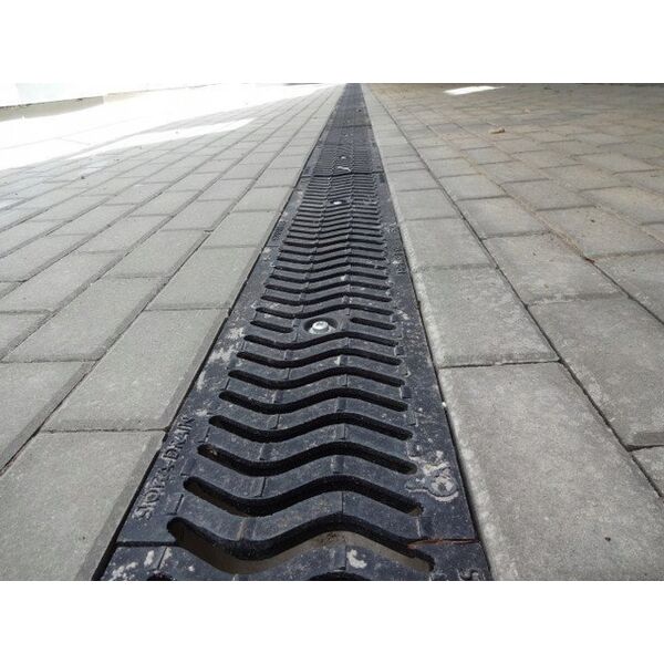 ACO DUCT ELEMENT WITH GDUCTILE IRON GRATE 1