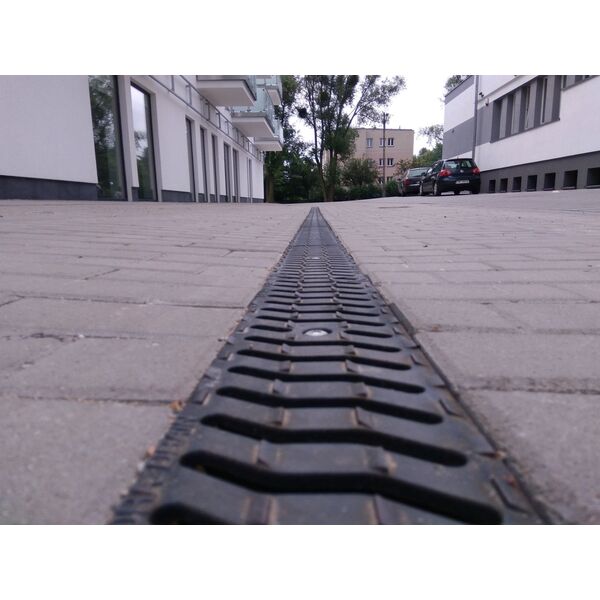 ACO DUCT ELEMENT WITH GDUCTILE IRON GRATE 1