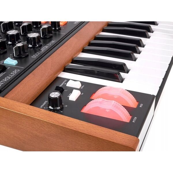 Behringer Behringer POLY D Syntezator analogowy