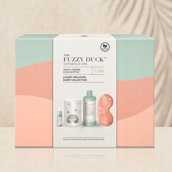 Baylis & Harding Rinkinys Baylis & Harding The Fuzzy Duck Cotswold Spa Luxury Sleep: vonios aliejus, 300 ml + aromatinis aliejus, 30 ml + aromatinio aliejaus kaitintuvas